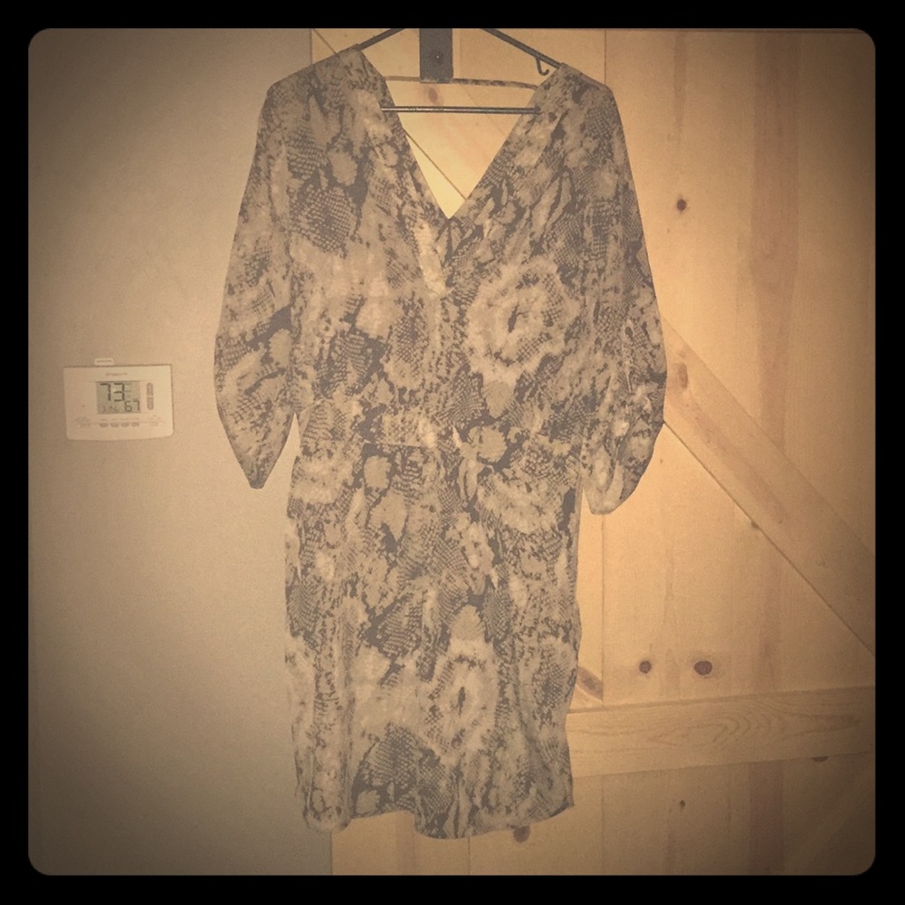V neck and back dress